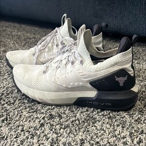 Under Armour women’s White and Black Running Shoes